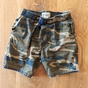 Kids shorts size 4T Camo